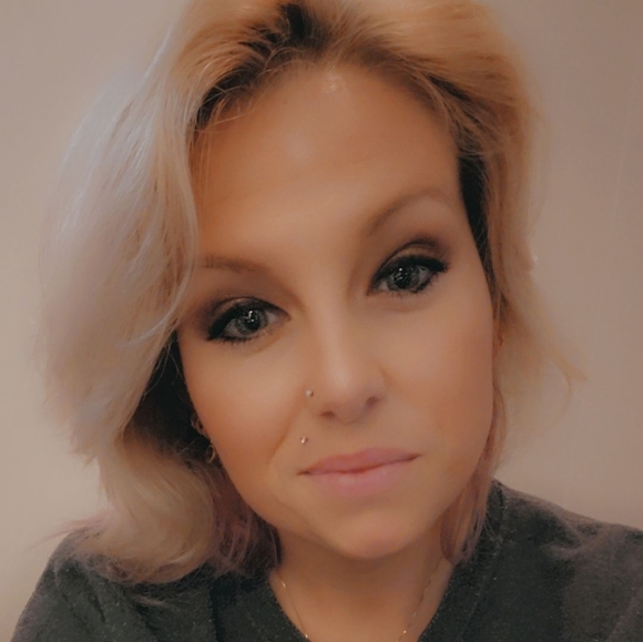 Meet your Posher, Ashley - Picture 1 of 13